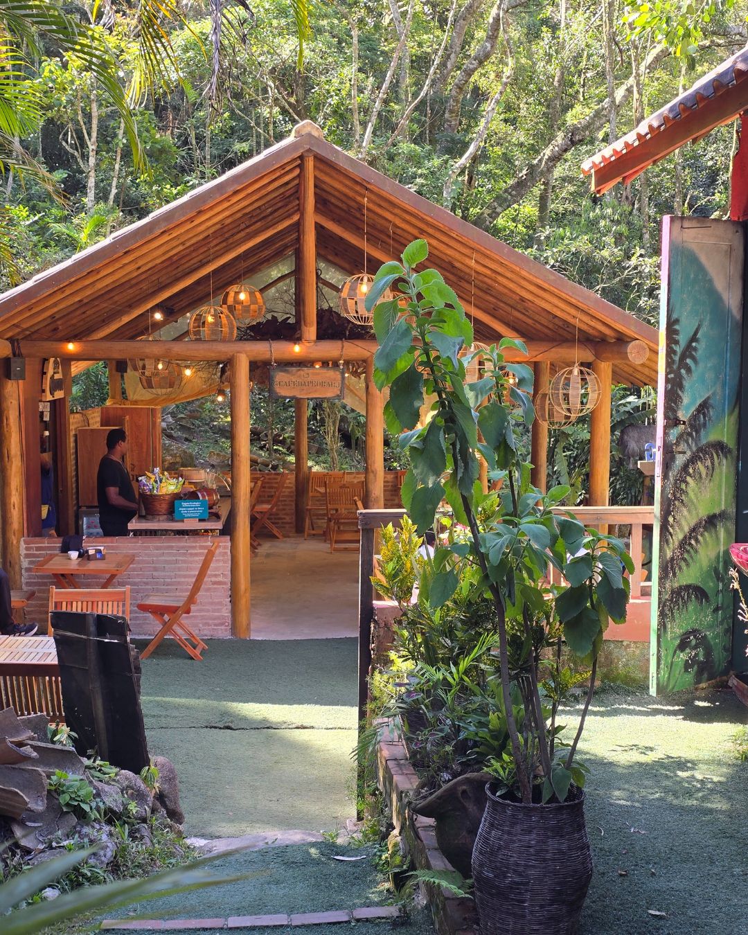 Café da Pedra na floresta